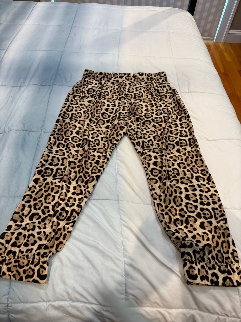 ATM Anthony Thomas Melillo Leopard Print 100% silk jogger Pants - Tan/Black